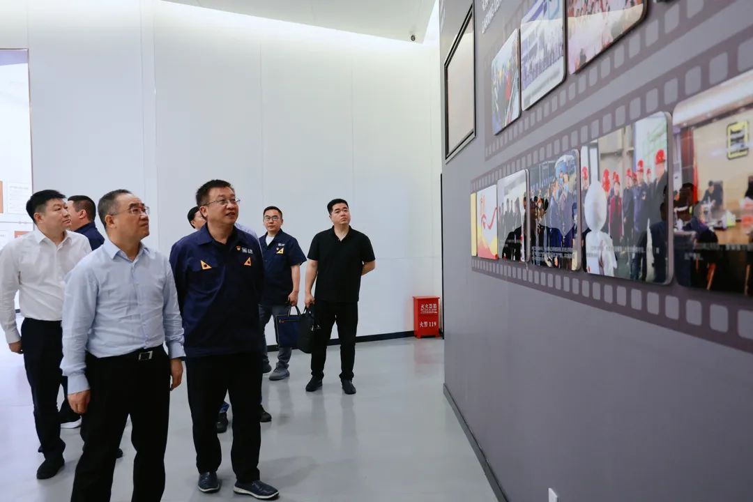 參觀文化展廳.jpg